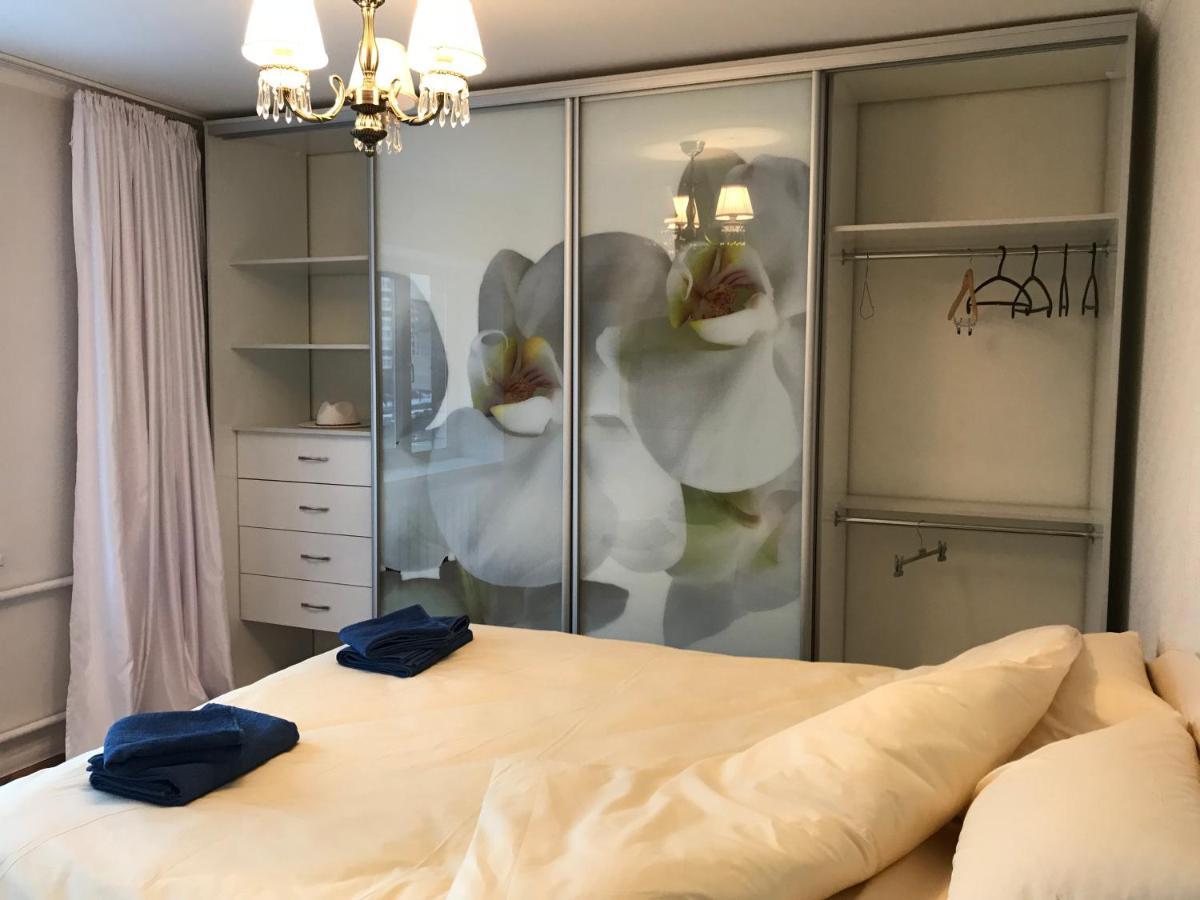 Sunny Apartment Overlooking The Royal Village Київ Екстер'єр фото